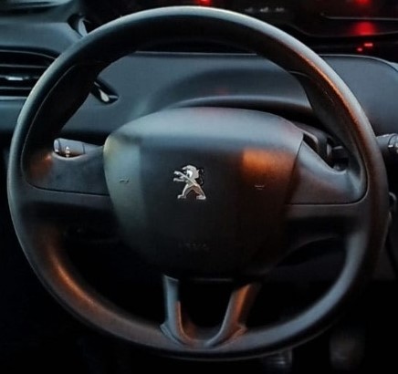 peugeot-208-2015-gasolina-999cc