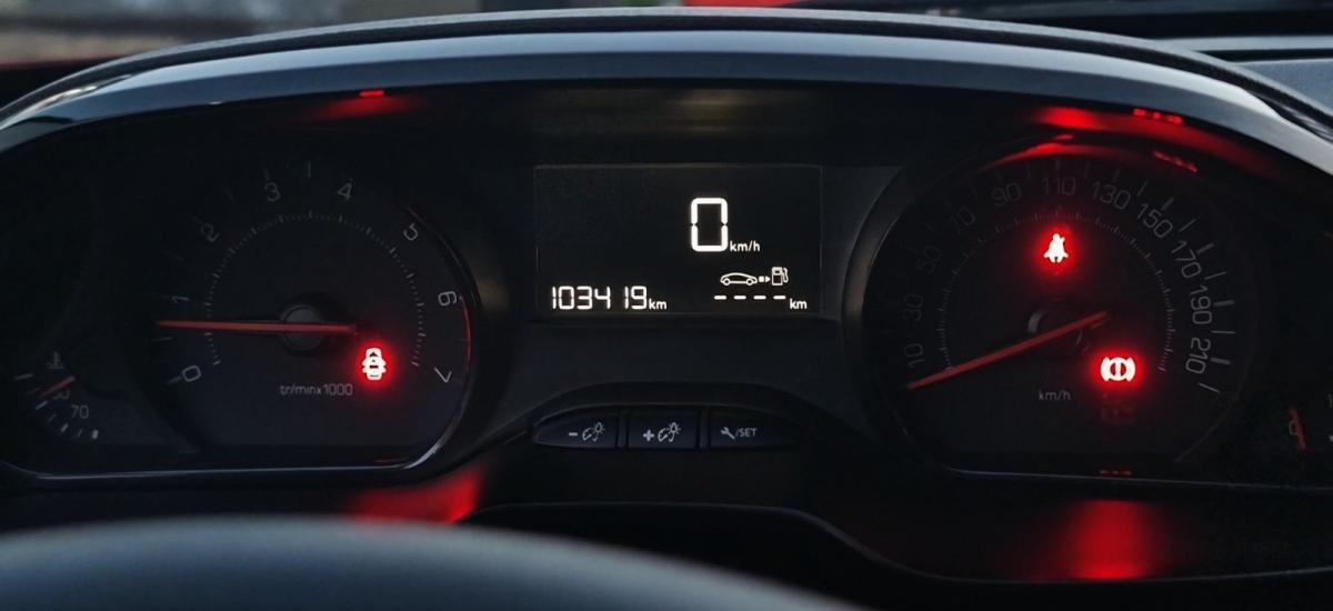 peugeot-208-2015-gasolina-999cc