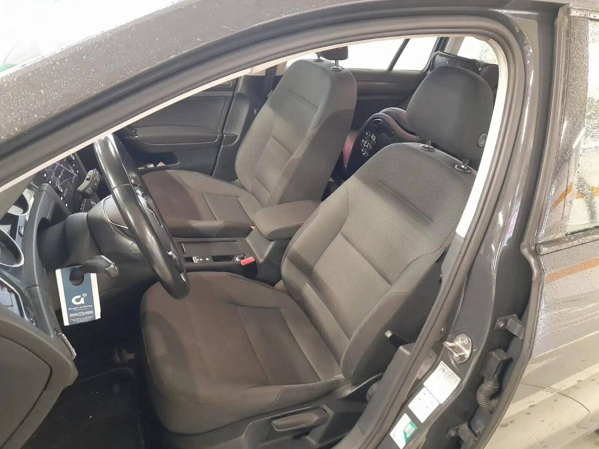 volkswagen-golf-variant-2019-diesel-1598cc