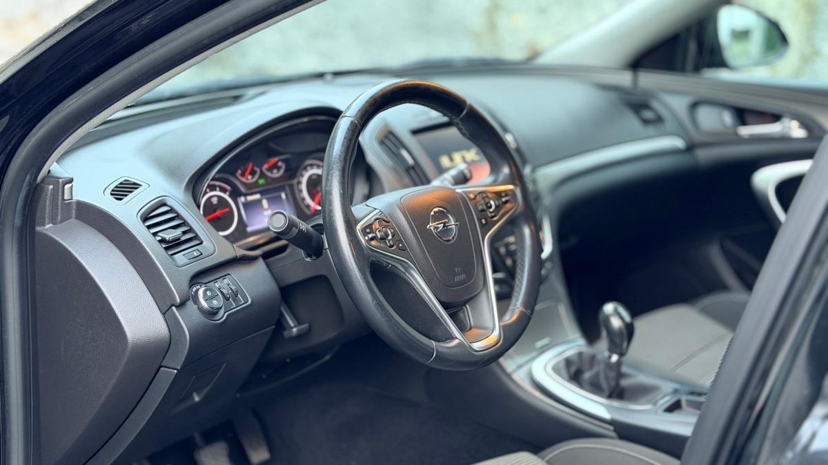 opel-insignia-sports-tourer-2017-diesel-1598cc