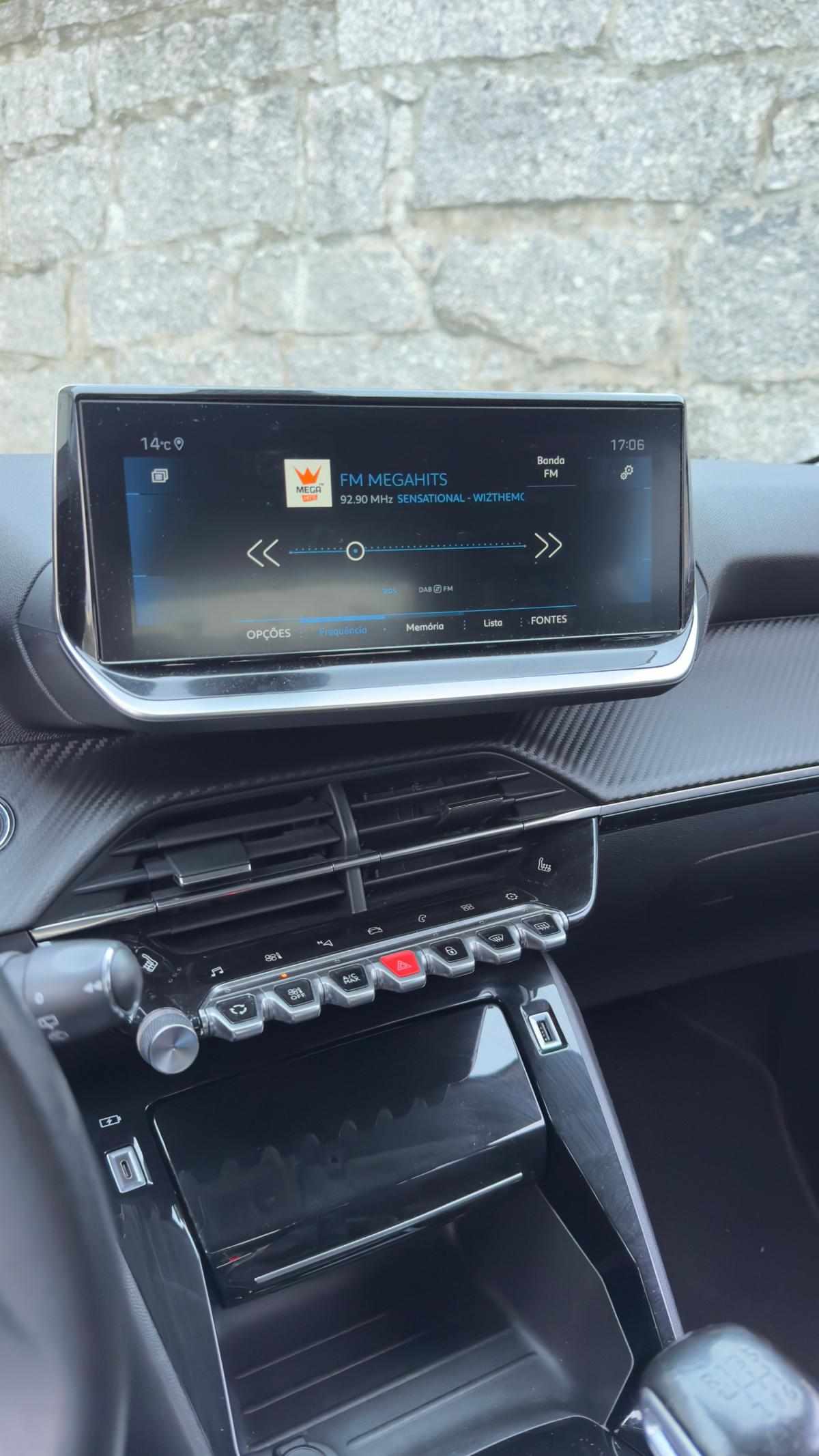 peugeot-208-2021-gasolina-1199cc
