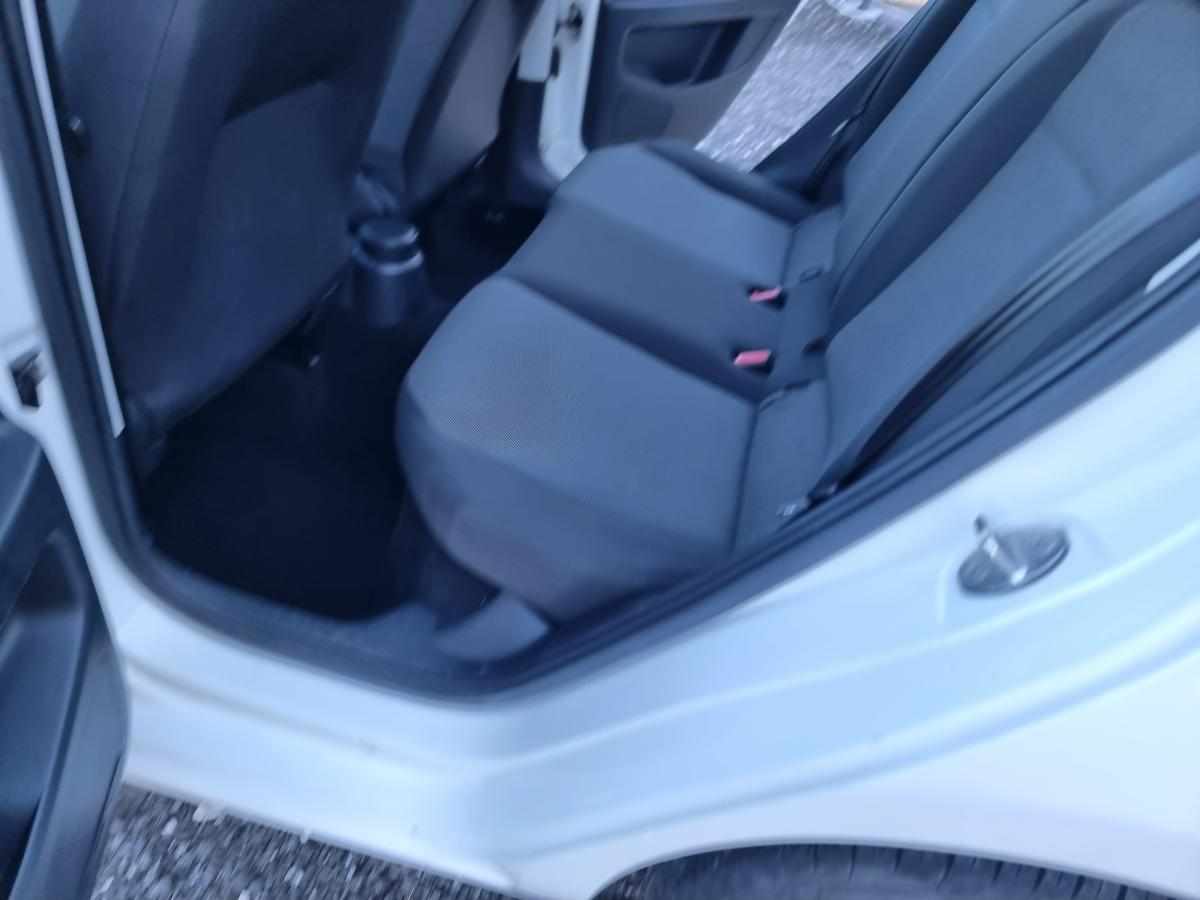 volkswagen-up-1-0-2015-gasolina-999cc
