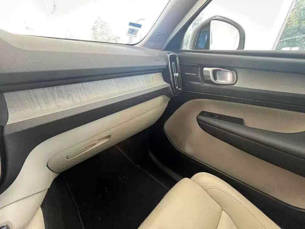 volvo-xc40-2023-gasolina-1477cc