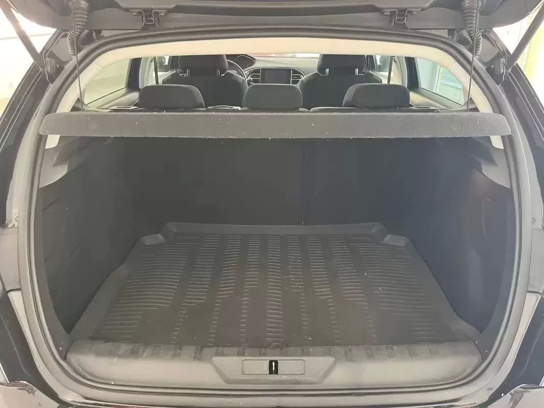 peugeot-308-2016-gasolina-1199cc