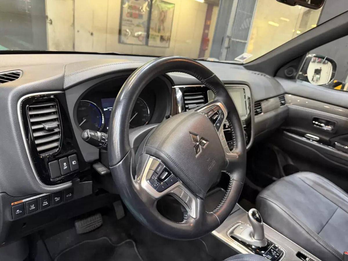 mitsubishi-outlander-2020-hibrido-a-gasolina-2360cc