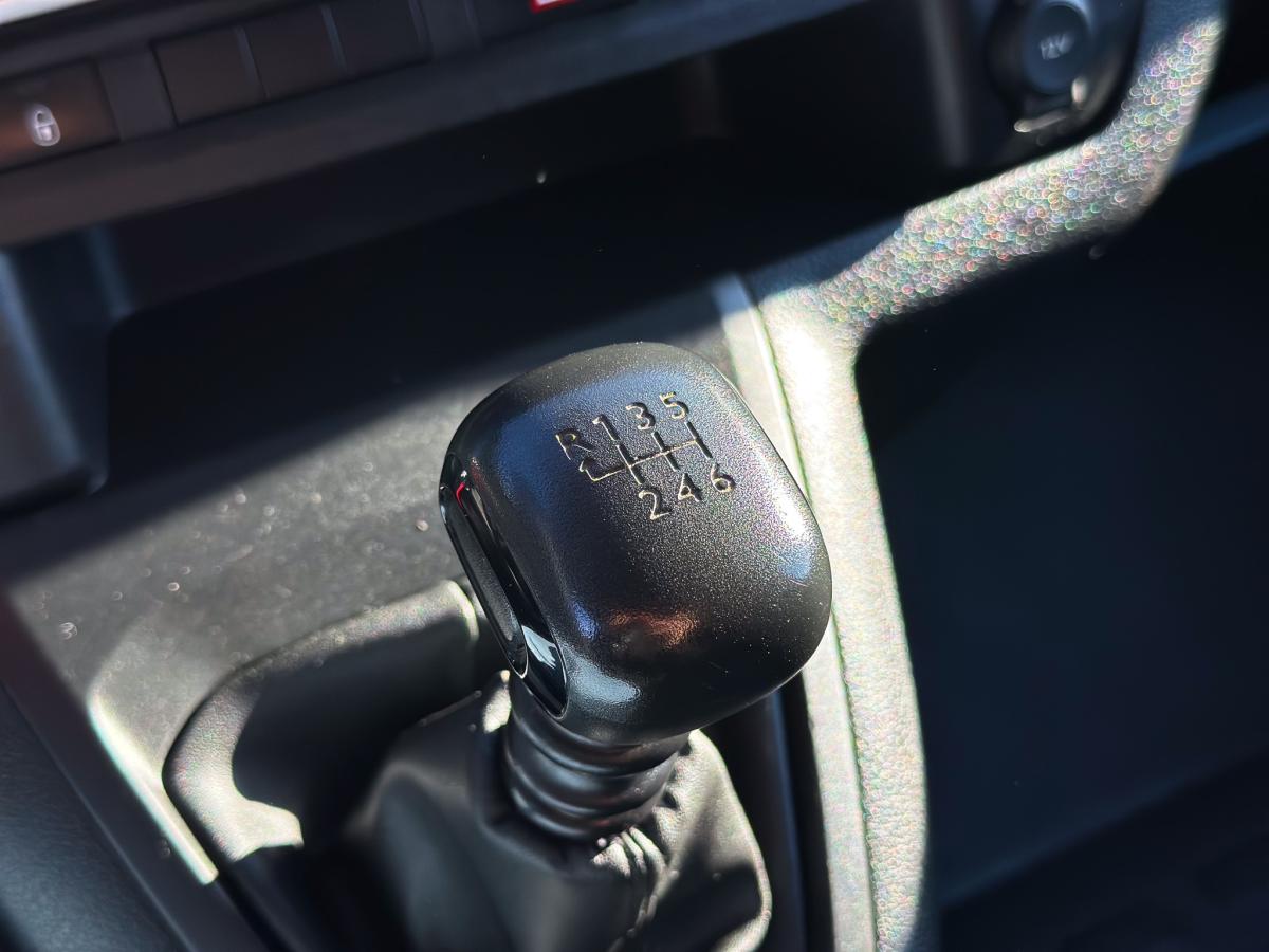 peugeot-traveller-2018-diesel-1499cc