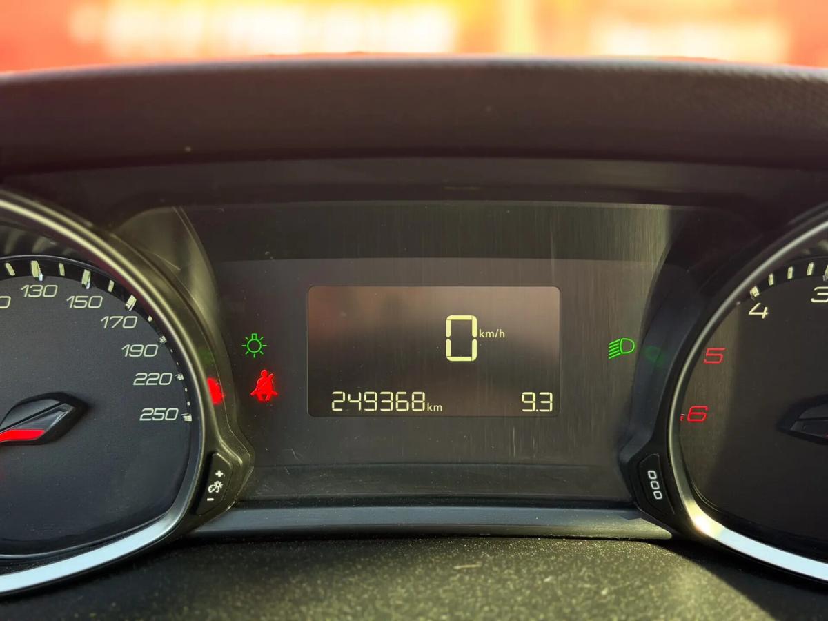 peugeot-308-sw-2018-diesel-1499cc