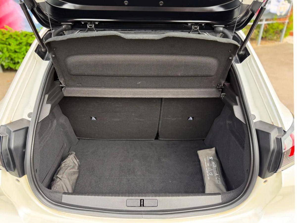 peugeot-208-2022-diesel-1499cc