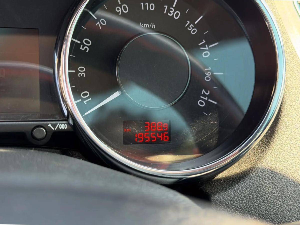 peugeot-5008-2013-diesel-1560cc