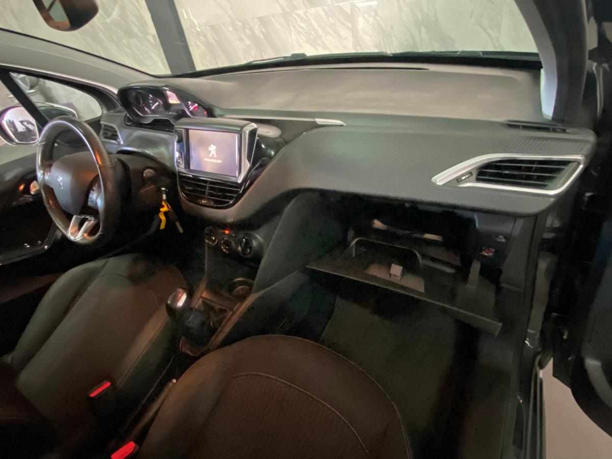 peugeot-208-1-2-vti-2017-gasolina-1199cc