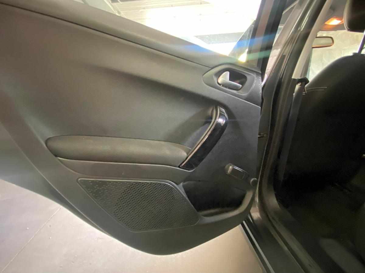 peugeot-208-1-2-vti-2017-gasolina-1199cc