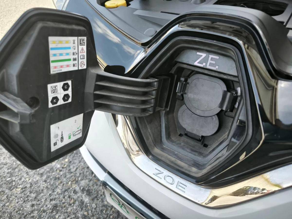 renault-zoe-2021-eletrico-200cc