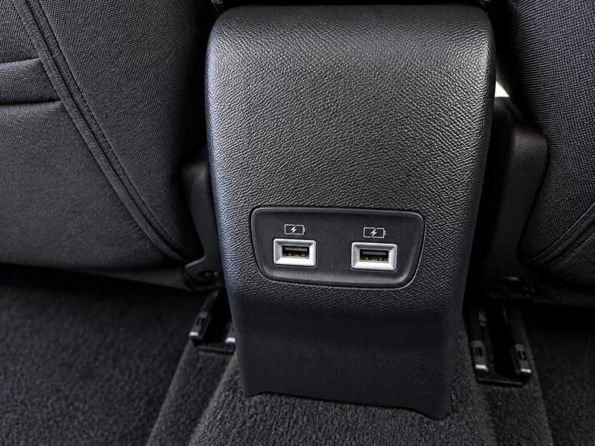 peugeot-e-208-2023-eletrico-0cc