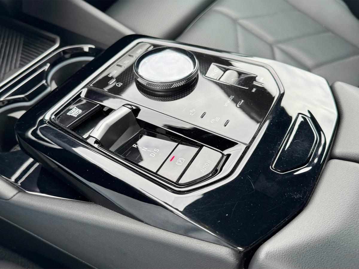 bmw-serie-5-520d-2025-diesel-1995cc