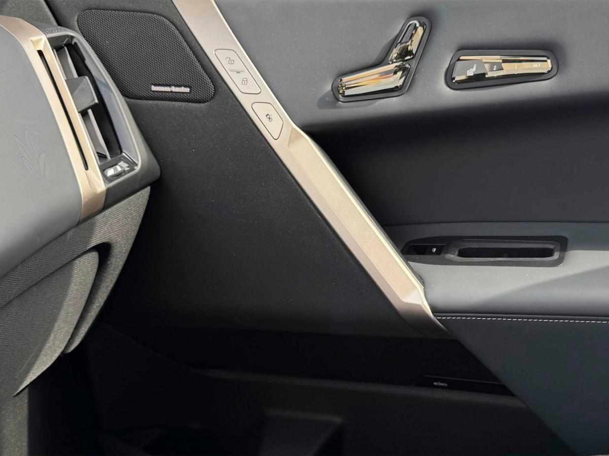 bmw-ix-xdrive50-2023-eletrico
