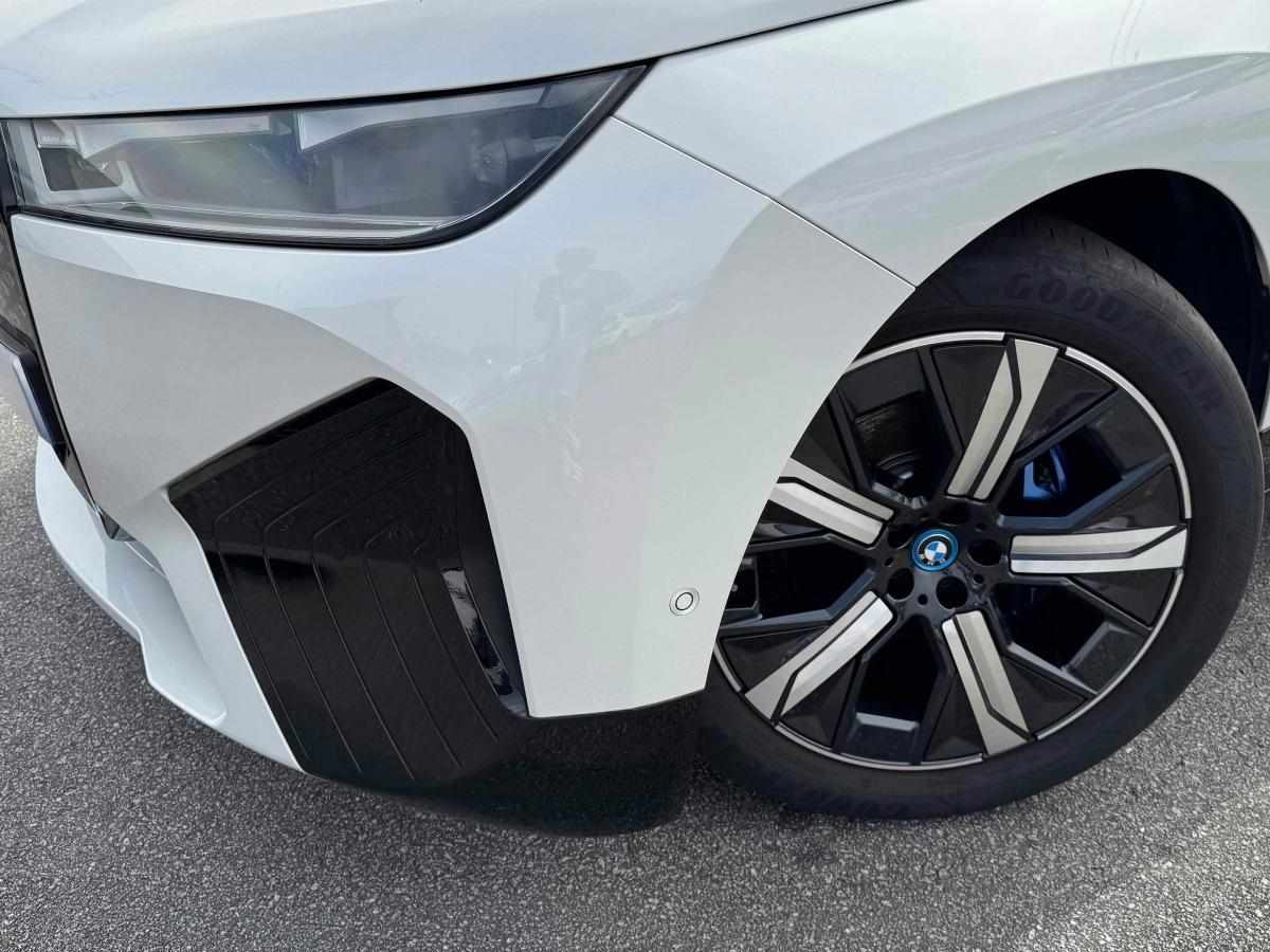 bmw-ix-xdrive50-2023-eletrico
