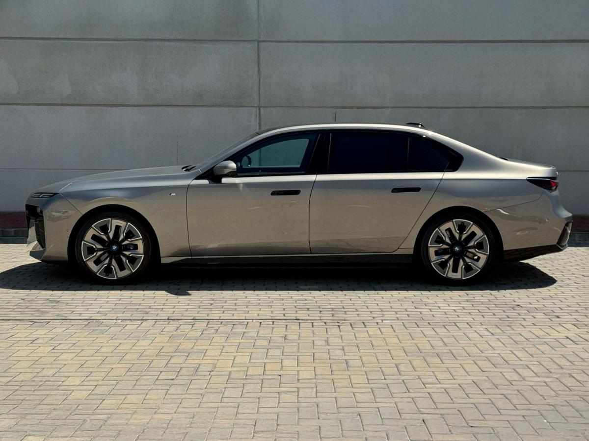 bmw-serie-7-i7-xdrive60-2023-eletrico