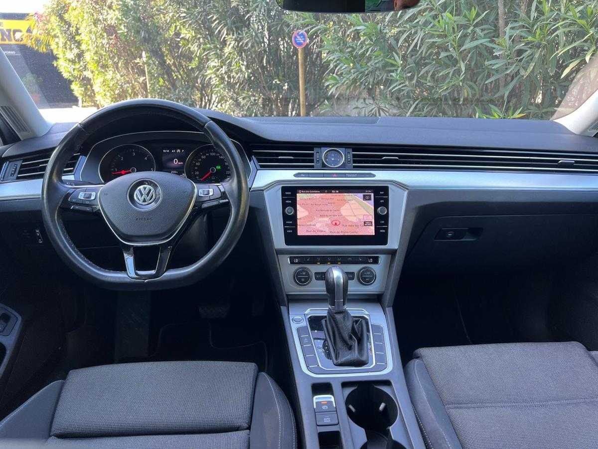 volkswagen-passat-variant-2019-diesel-1598cc