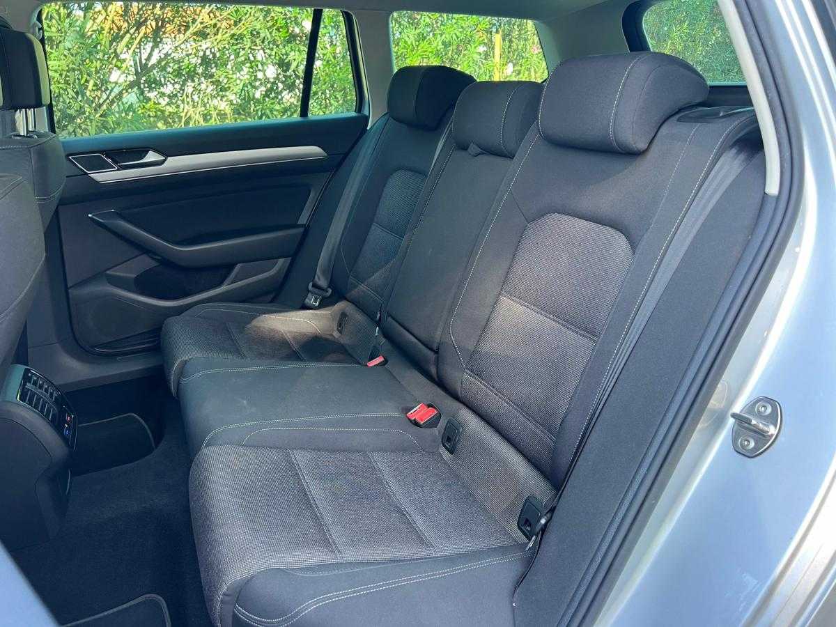 volkswagen-passat-variant-2019-diesel-1598cc