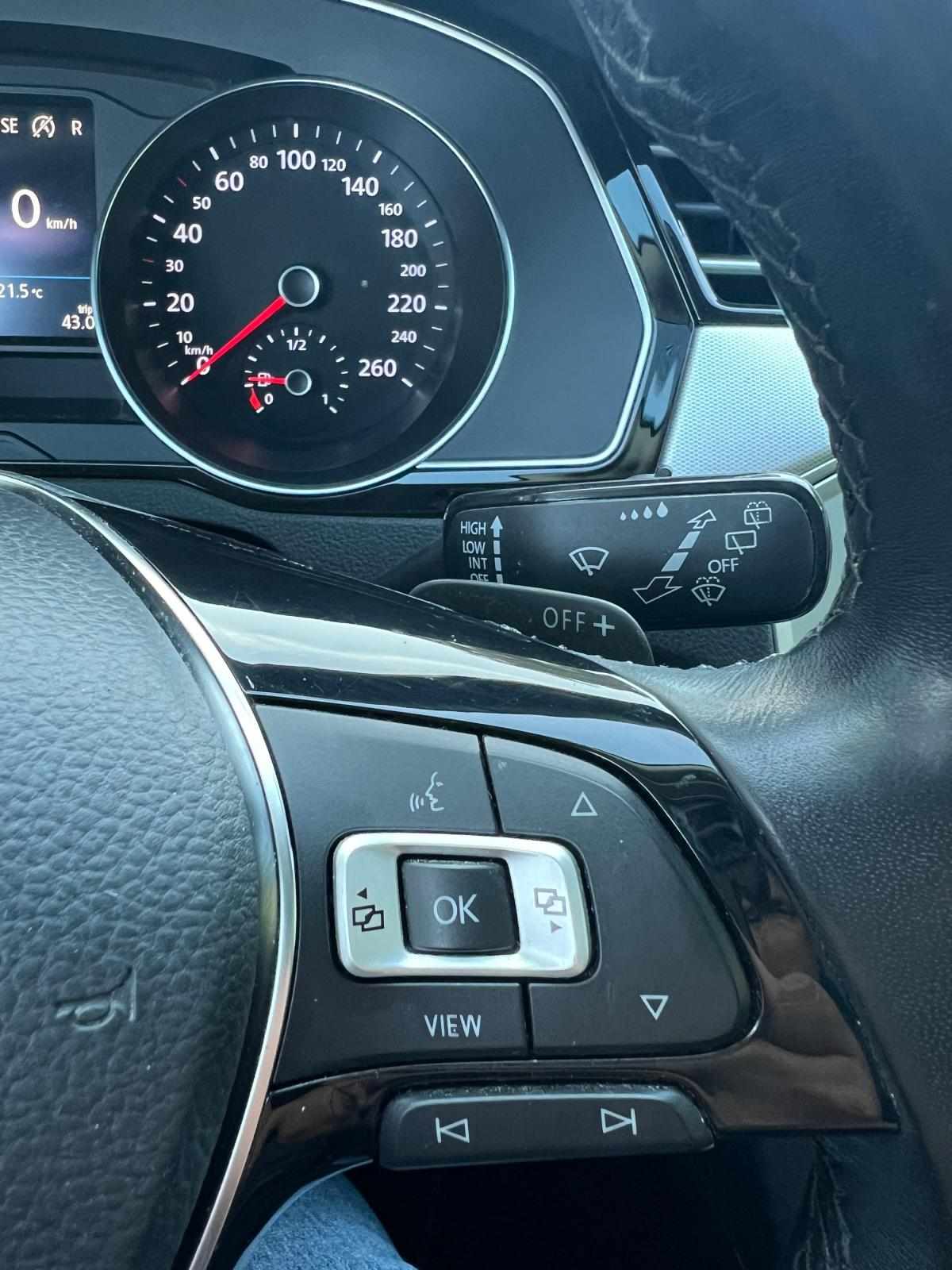 volkswagen-passat-variant-2019-diesel-1598cc