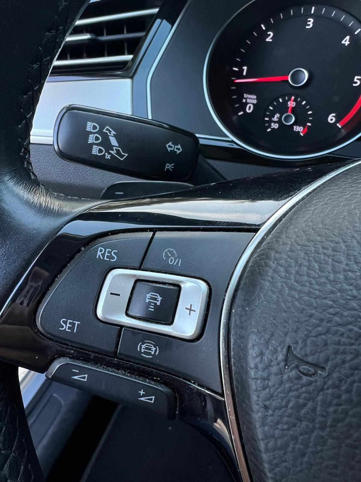 volkswagen-passat-variant-2019-diesel-1598cc