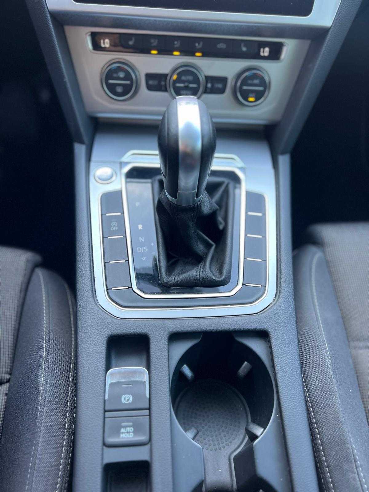 volkswagen-passat-variant-2019-diesel-1598cc