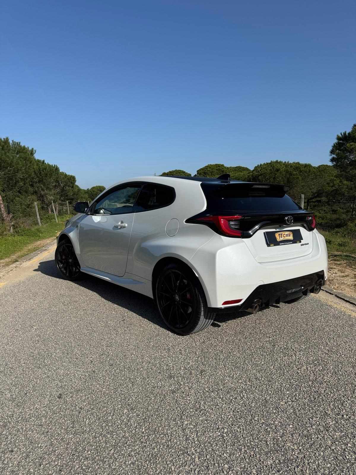 toyota-yaris-2023-gasolina-1618cc