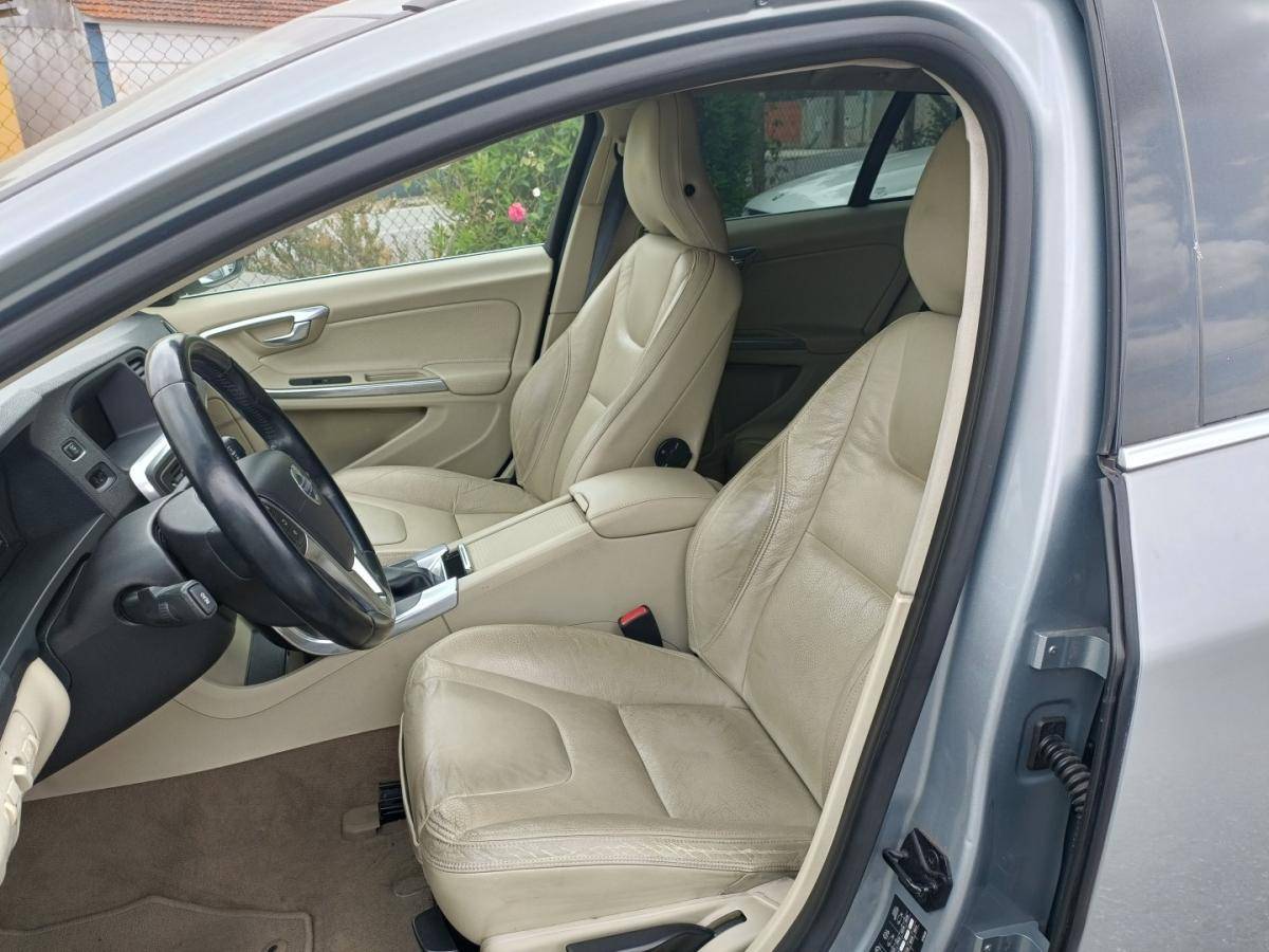 volvo-v60-2012-diesel-1560cc
