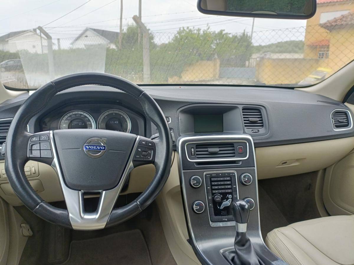 volvo-v60-2012-diesel-1560cc