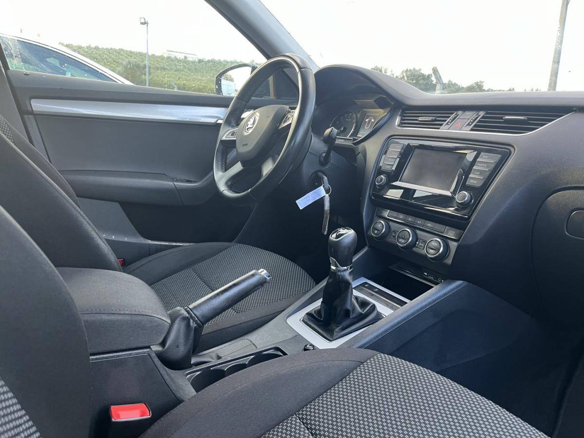 skoda-octavia-break-2015-diesel-1598cc