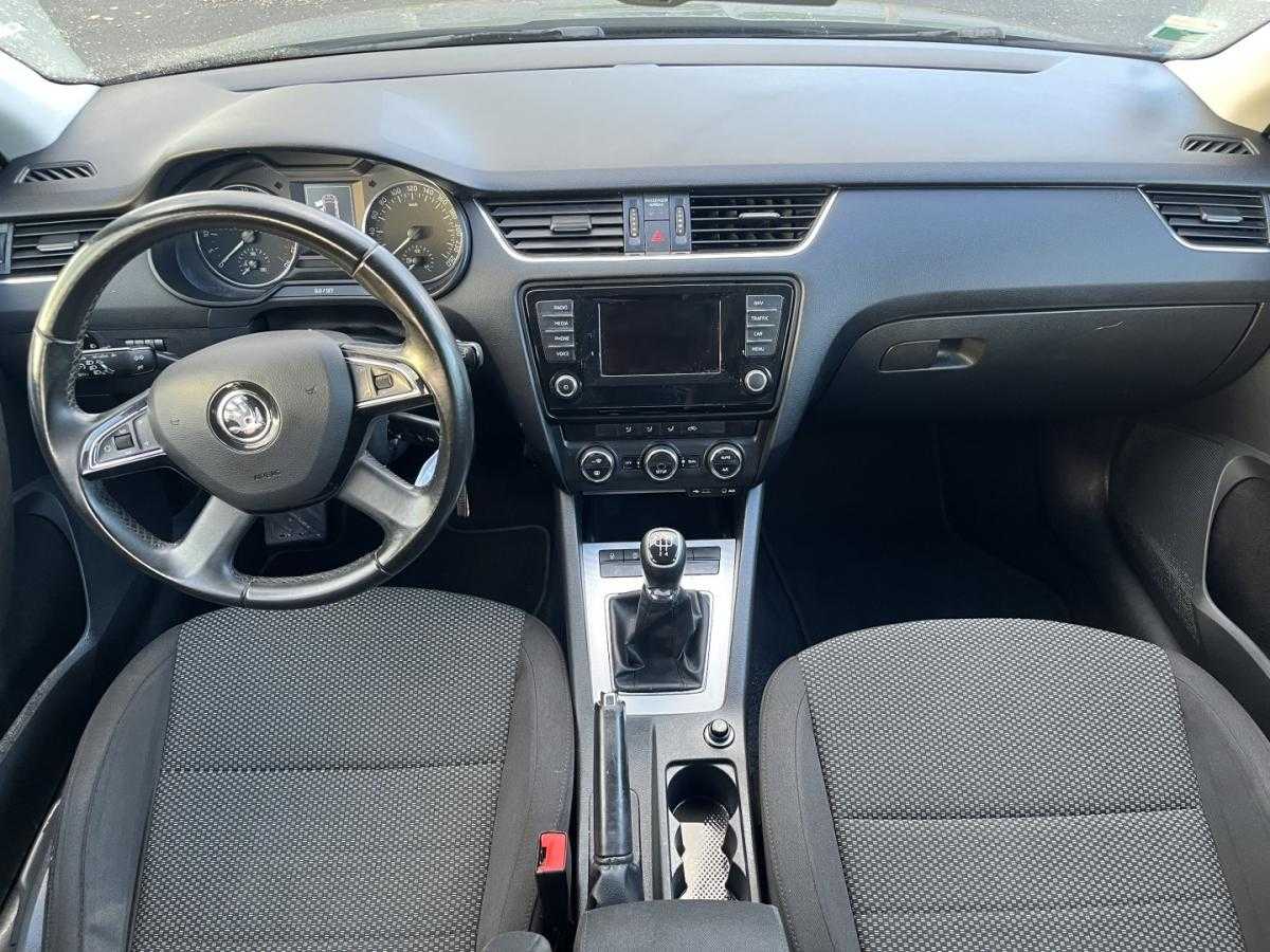 skoda-octavia-break-2015-diesel-1598cc