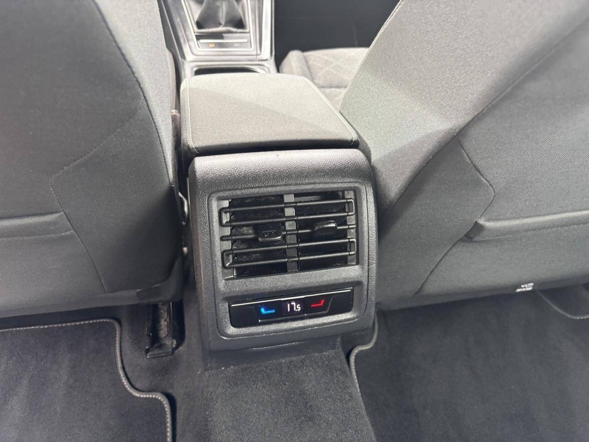 volkswagen-golf-variant-2022-diesel-1968cc