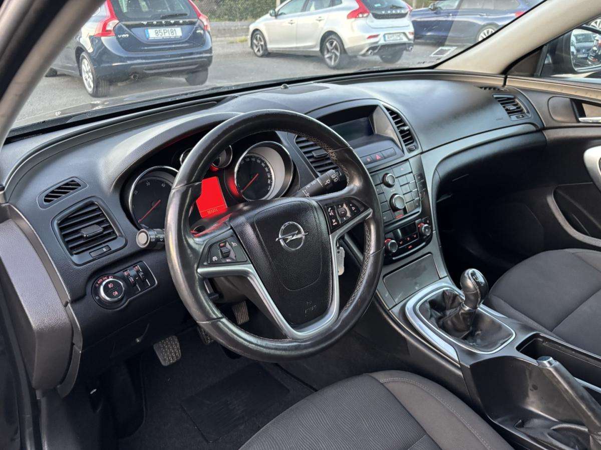 opel-insignia-sports-tourer-2011-diesel-1956cc