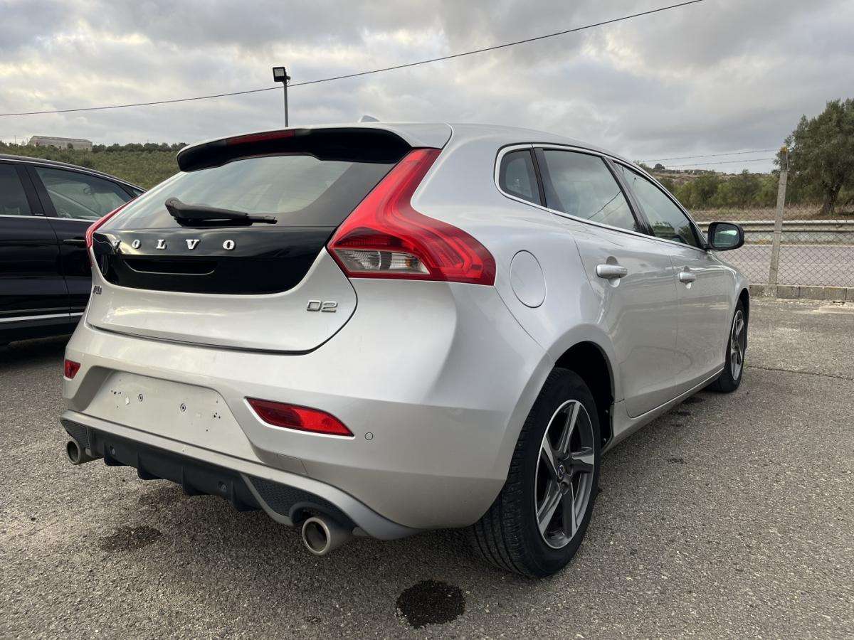 volvo-v40-2015-diesel-1969cc