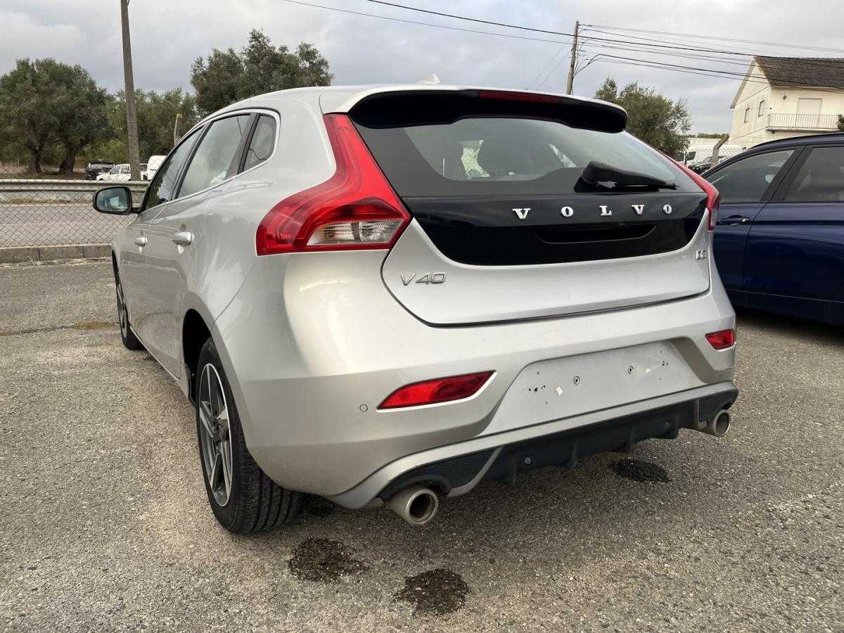 volvo-v40-2015-diesel-1969cc