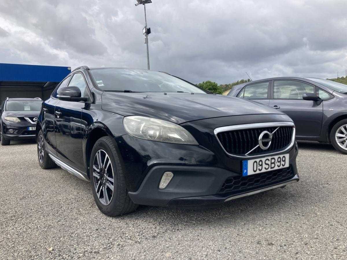 volvo-v40-cross-country-2016-diesel-1969cc
