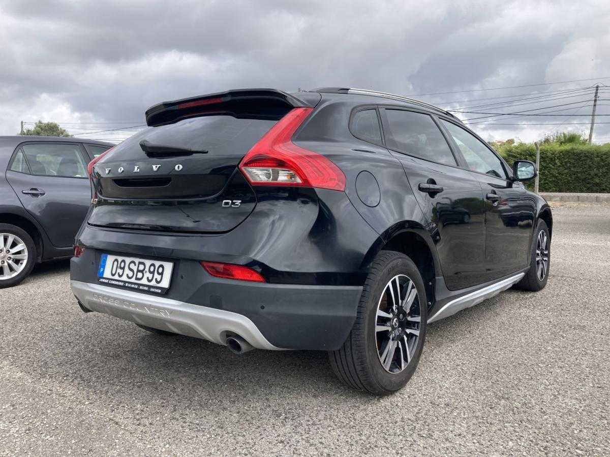 volvo-v40-cross-country-2016-diesel-1969cc