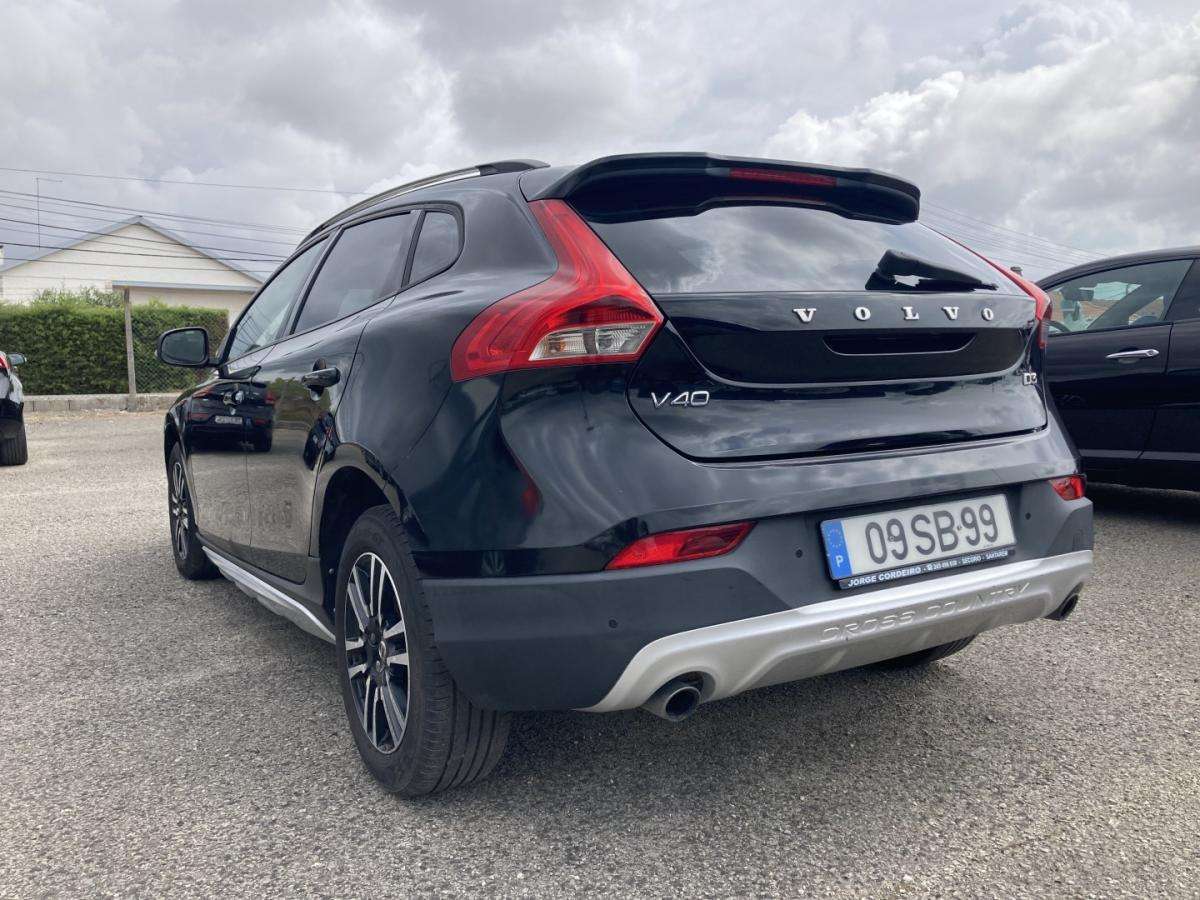 volvo-v40-cross-country-2016-diesel-1969cc