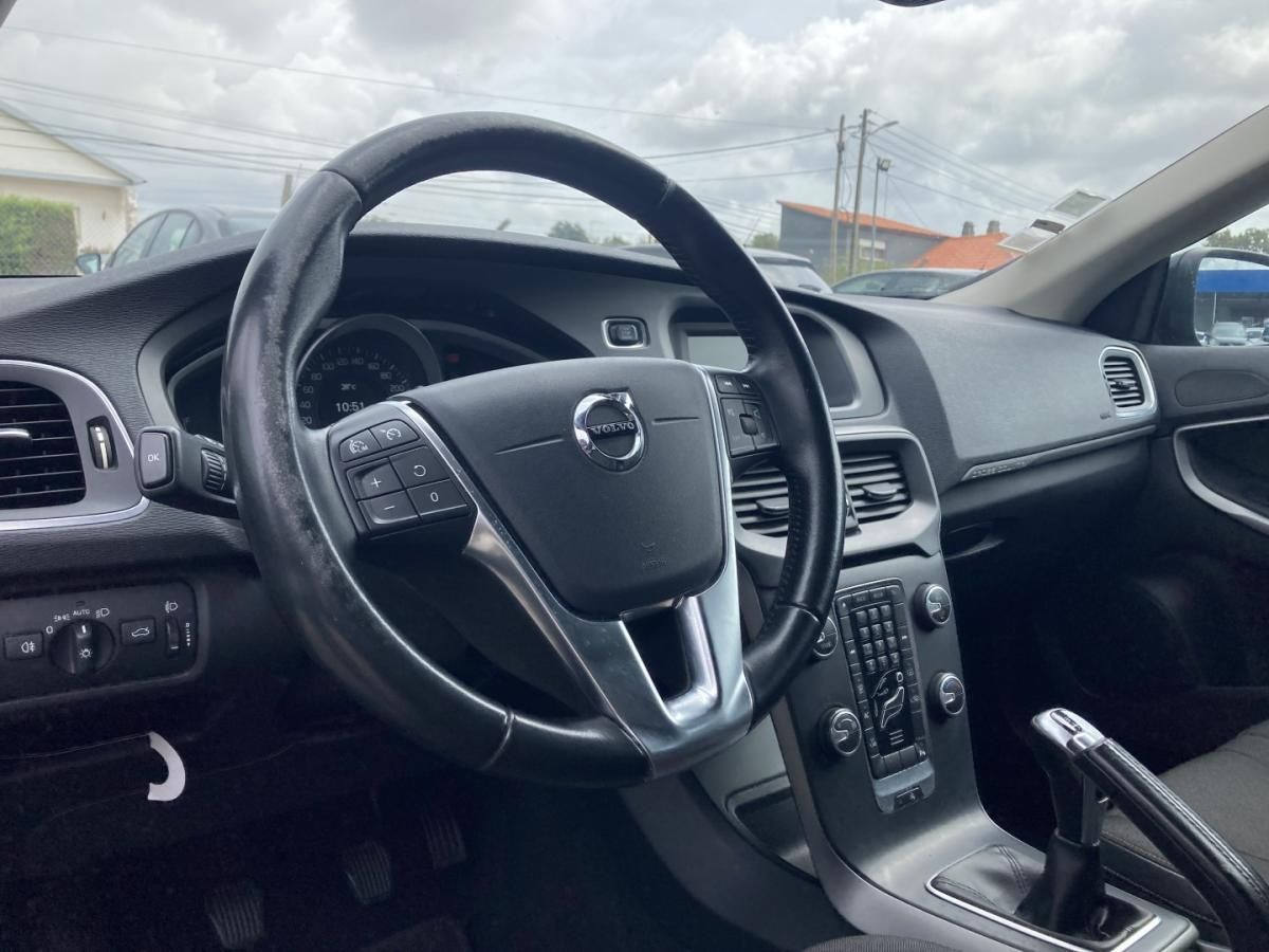 volvo-v40-cross-country-2016-diesel-1969cc