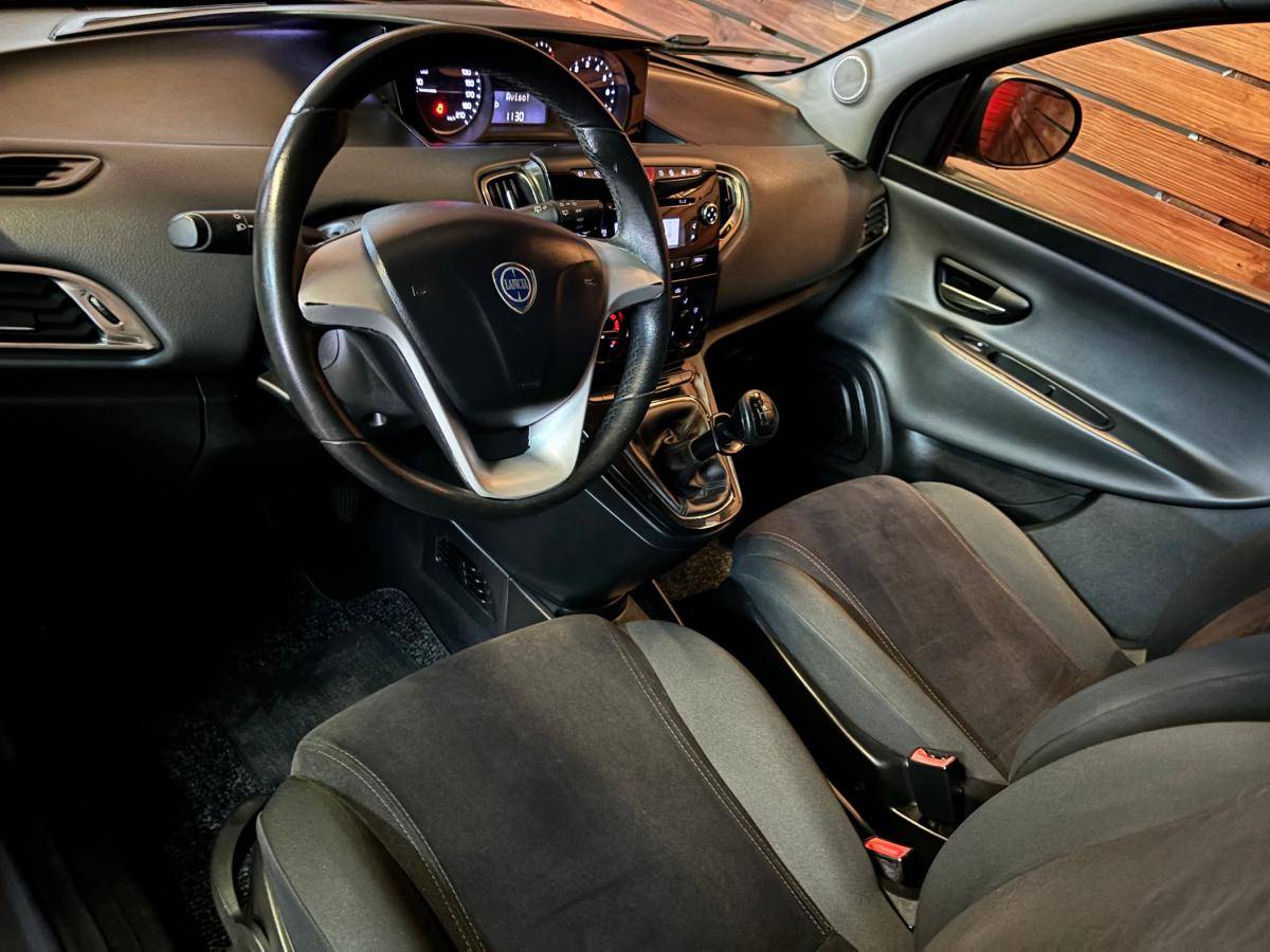 lancia-ypsilon-2013-gasolina-1242cc