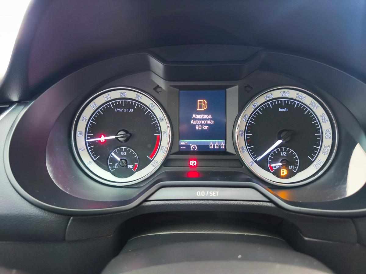 skoda-octavia-1-6-tdi-2017-diesel-1598cc