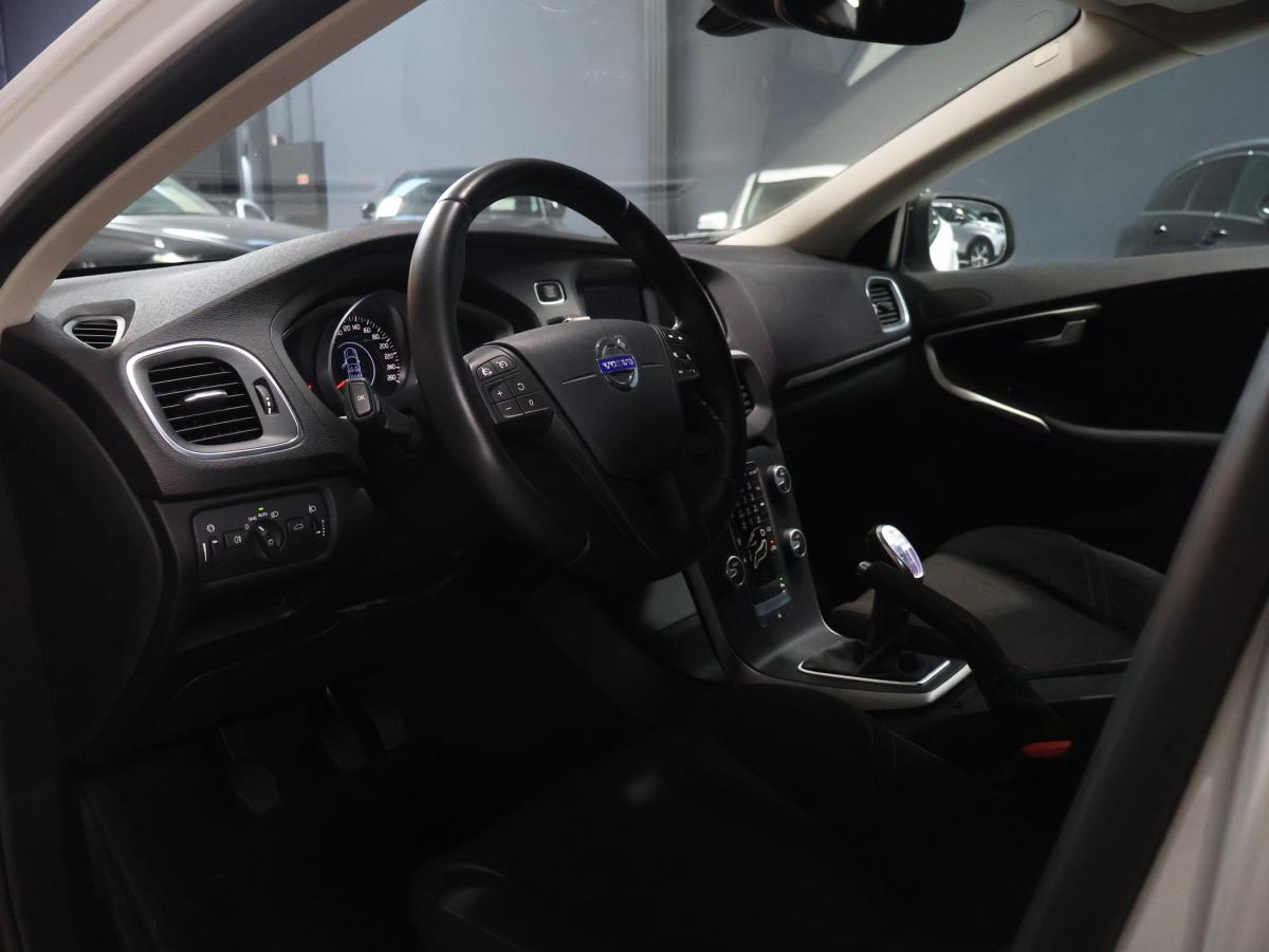 volvo-v40-2013-diesel-1560cc