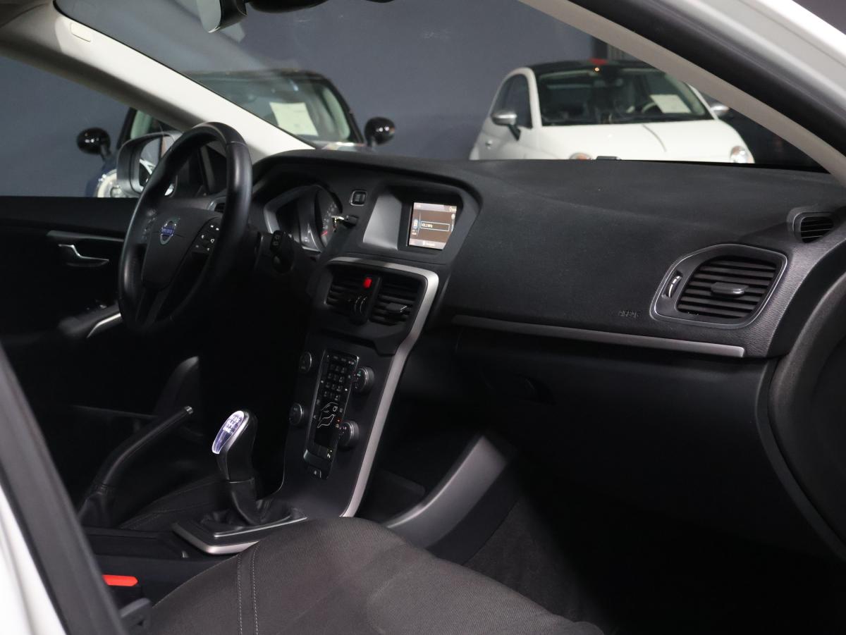 volvo-v40-2013-diesel-1560cc