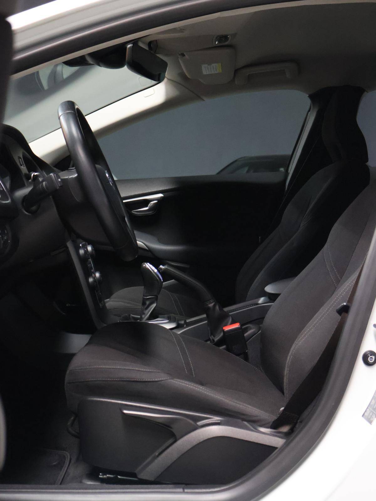 volvo-v40-2013-diesel-1560cc