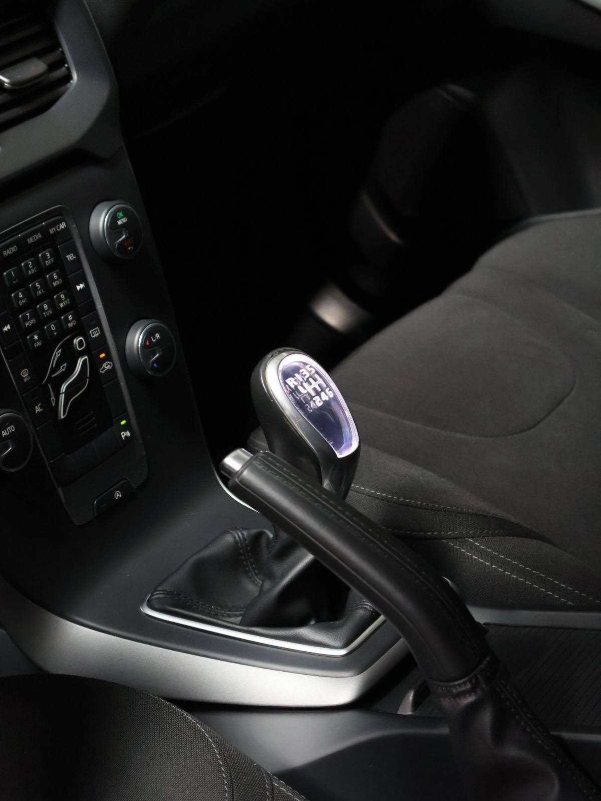 volvo-v40-2013-diesel-1560cc