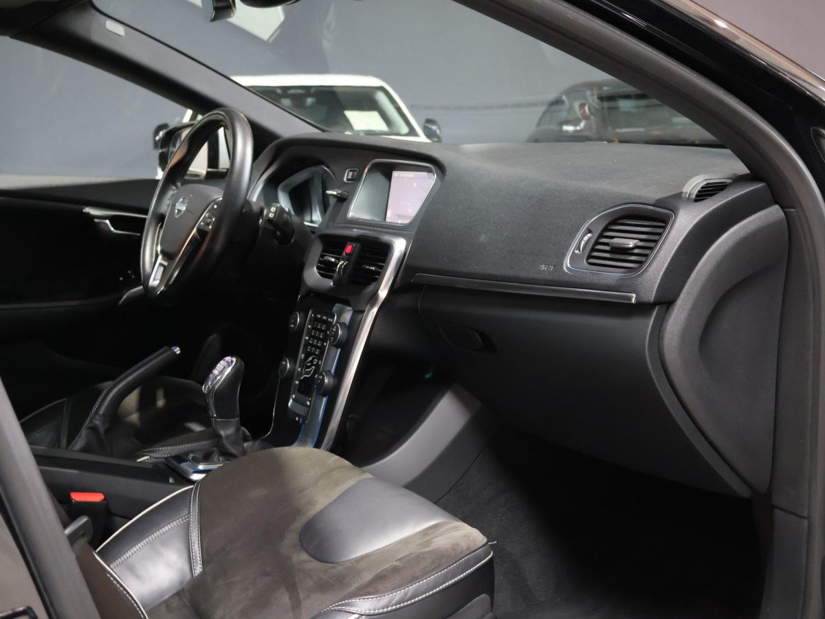 volvo-v40-2013-diesel-1560cc