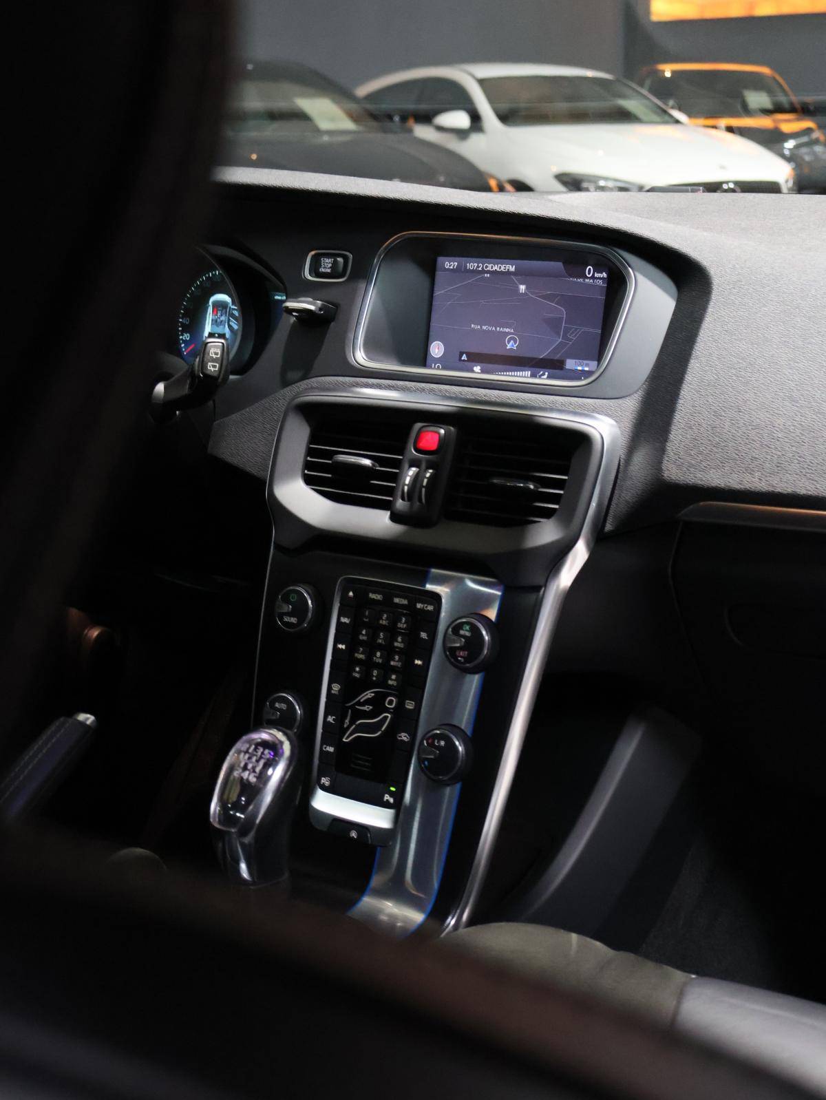 volvo-v40-2013-diesel-1560cc