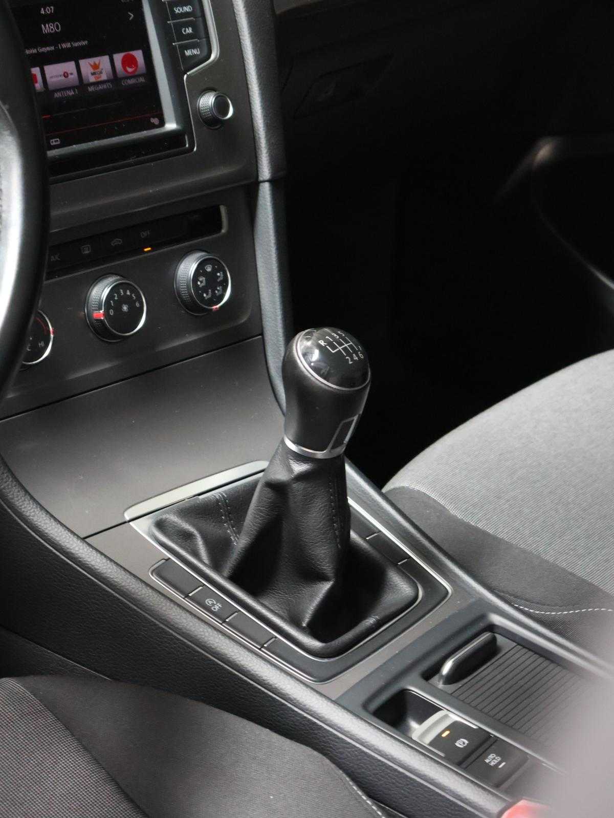 volkswagen-golf-2016-diesel-1598cc