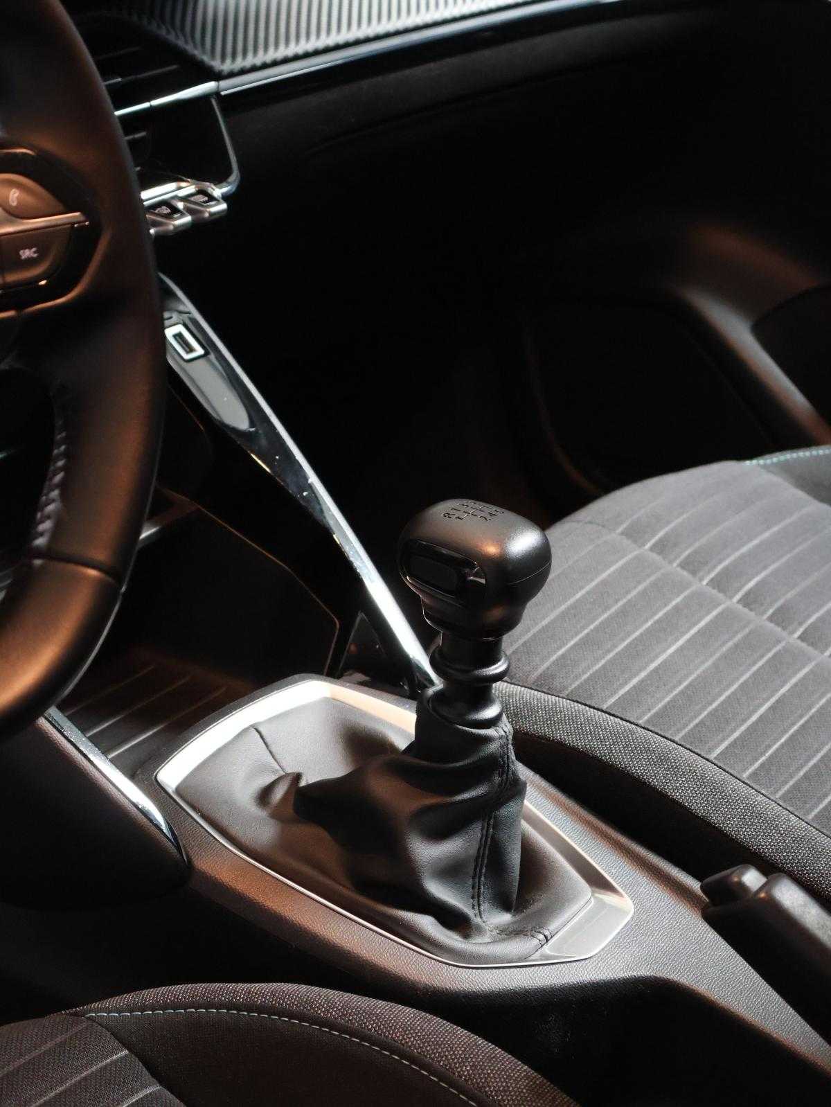 peugeot-208-2021-gasolina-1199cc