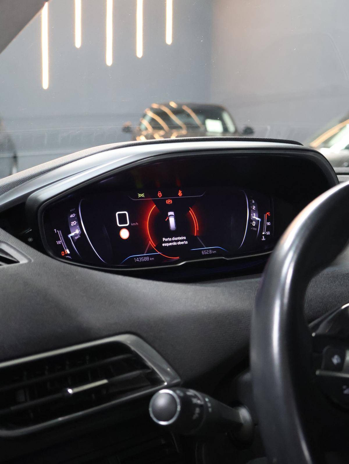 peugeot-5008-2022-diesel-1499cc